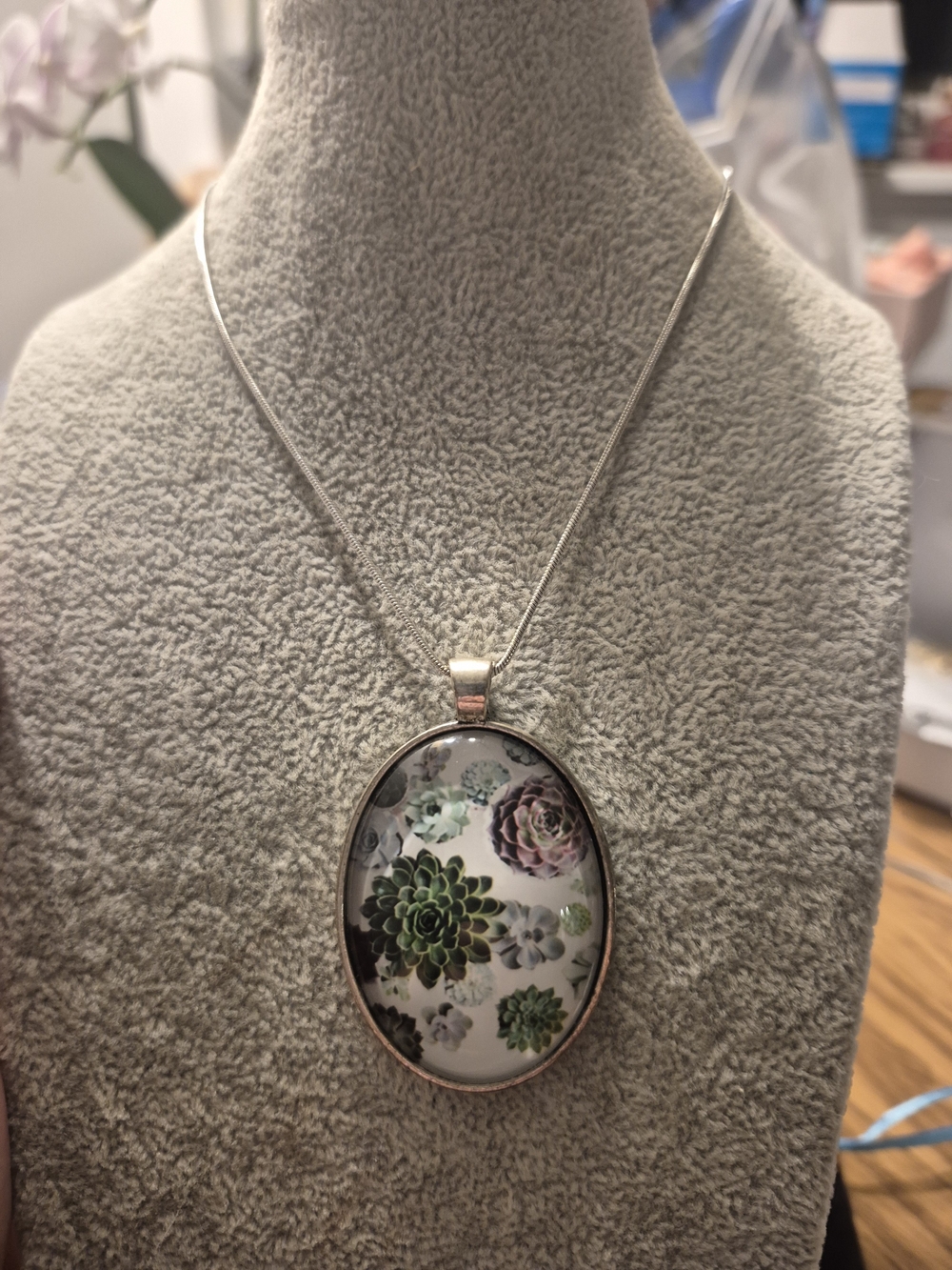 Silver-Tone Oval Succulent Pendant Necklace in Green